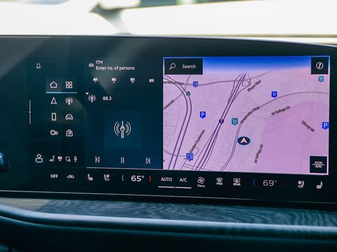 Used 2025 Audi Q5 Premium Plus w/ Premium Plus image 16