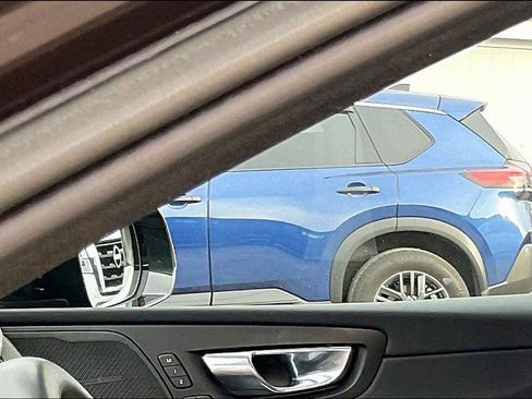 Used 2022 Volvo XC60 B5 R-Design w/ Advanced Package image 8