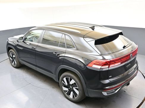 Certified 2025 Volkswagen Atlas Cross Sport SE image 38