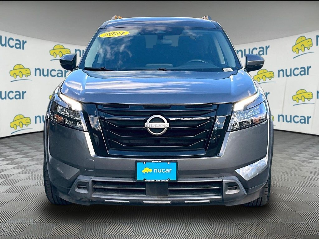 Used 2024 Nissan Pathfinder SV w/ Black Appearance Package AWD/4WD image 2