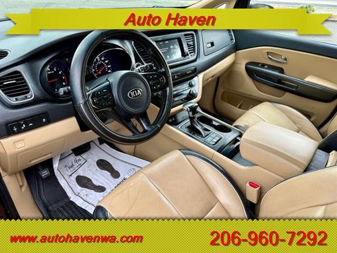 Used 2018 Kia Sedona LX w/ LX Essentials Premium Package FWD image 9