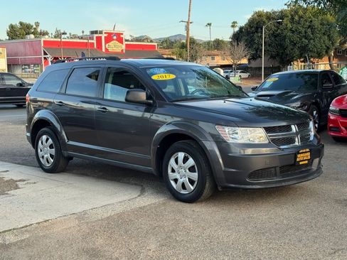 Used 2017 Dodge Journey SE FWD image 2