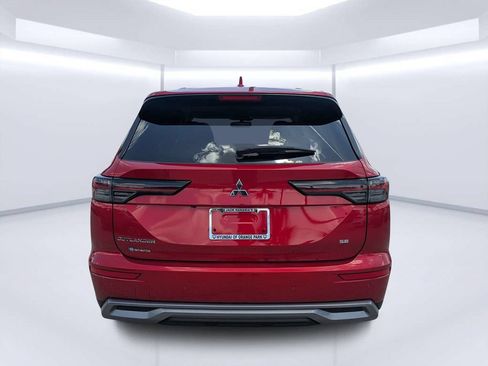 Used 2025 Mitsubishi Outlander SE FWD image 4