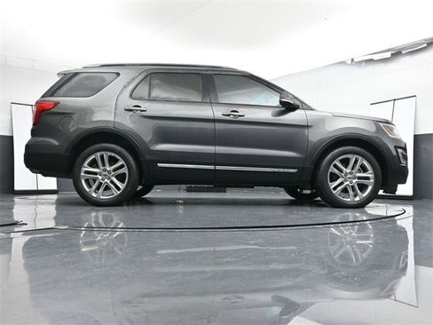 Used 2016 Ford Explorer XLT w/ Equipment Group 202A image 37