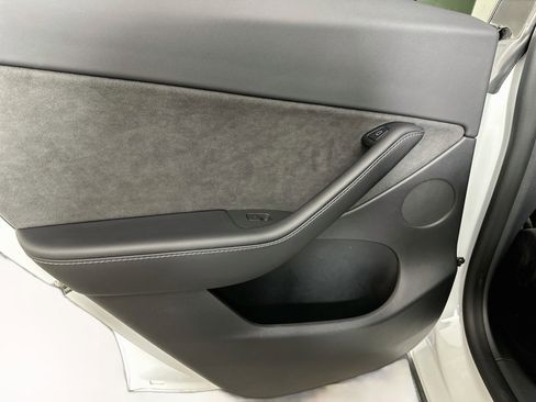 Used 2021 Tesla Model Y Long Range AWD/4WD image 26