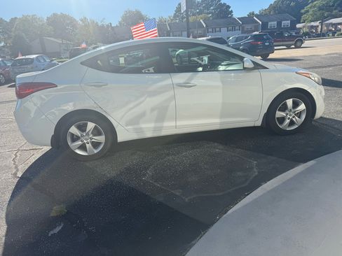 Used 2013 Hyundai Elantra GLS w/ Preferred Pkg image 4