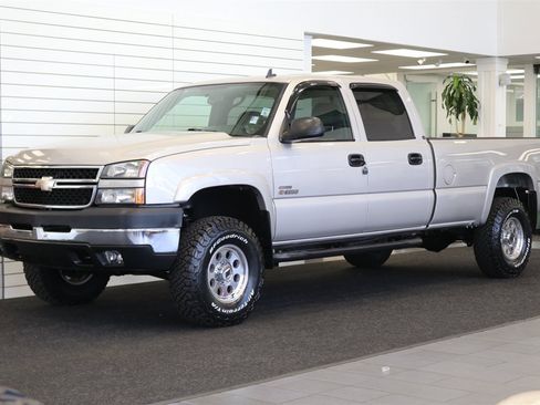 Used 2006 Chevrolet Silverado 3500 LT w/ Heavy-Duty Power Package AWD/4WD image 3
