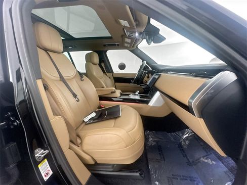 Certified 2025 Land Rover Range Rover SE image 27