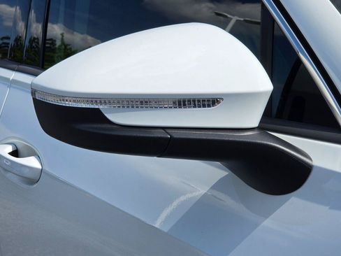 Certified 2026 Volkswagen Tiguan SE AWD/4WD image 10