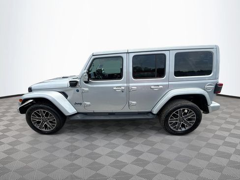 Used 2023 Jeep Wrangler Unlimited Sahara AWD/4WD image 9