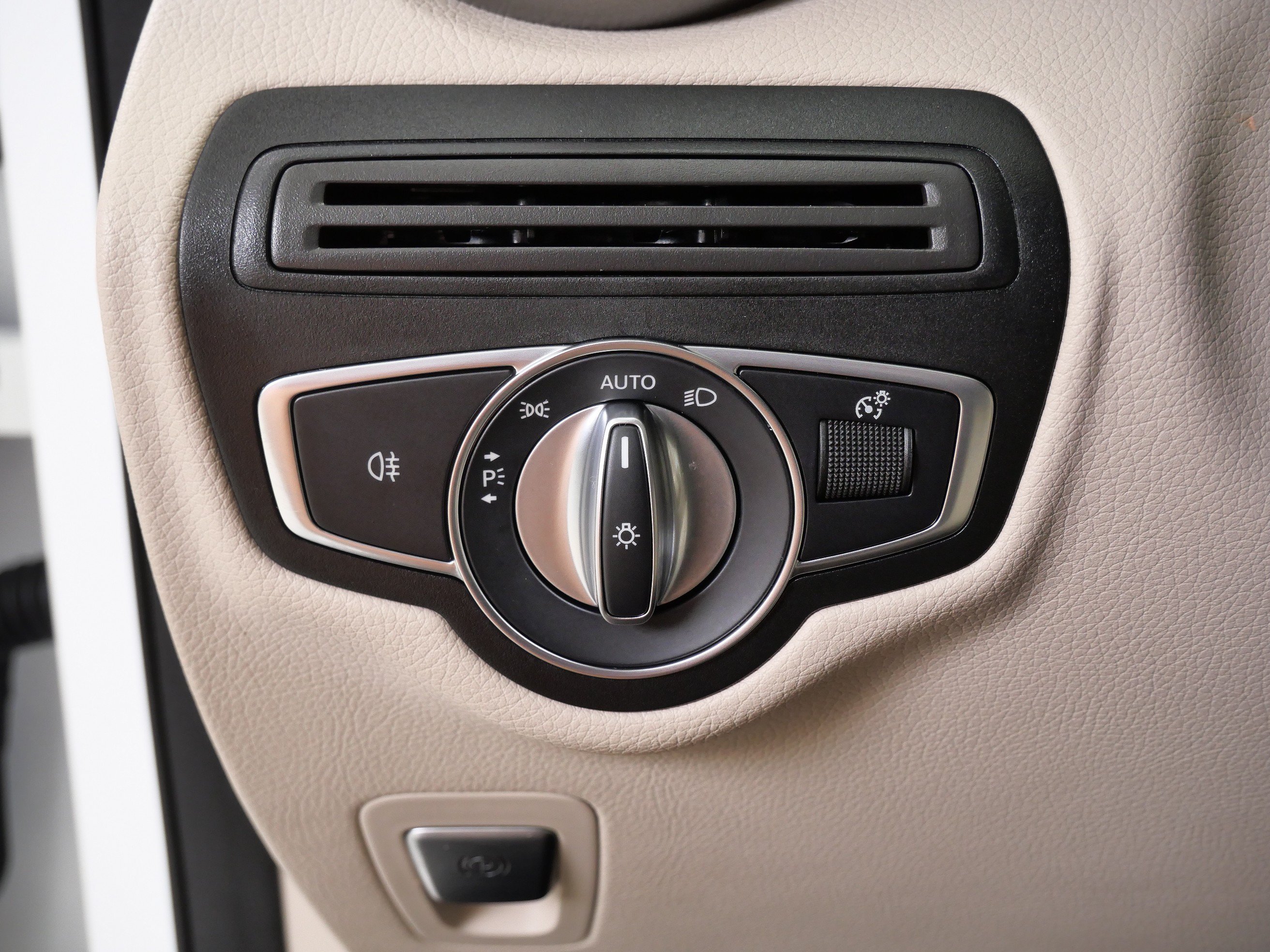 Used 2022 Mercedes-Benz GLC 300 4MATIC image 24