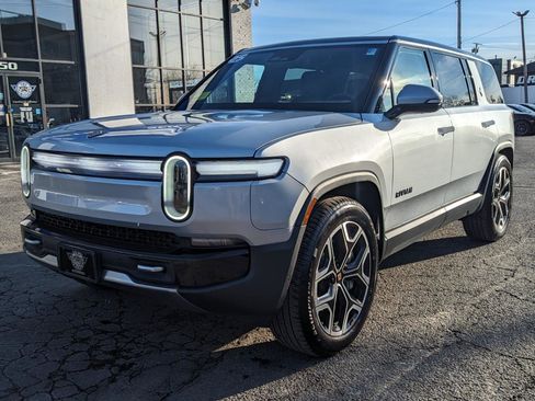 Used 2025 Rivian R1S Adventure image 2