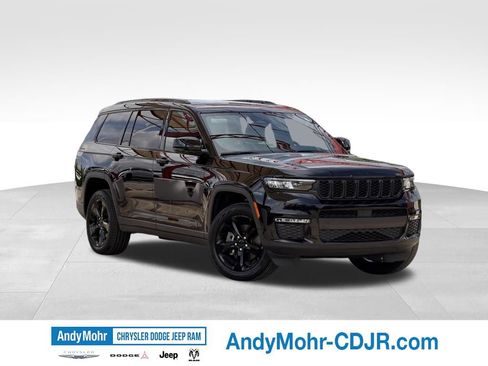 Used 2025 Jeep Grand Cherokee L Limited w/ Black Appearance Package AWD/4WD image 1