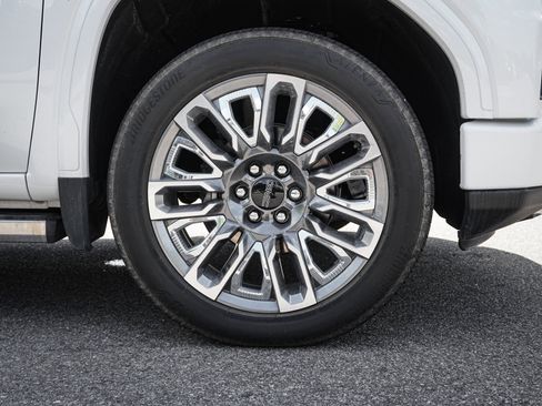 Used 2024 GMC Sierra 1500 Denali Ultimate AWD/4WD image 13