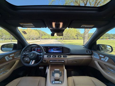 Used 2024 Mercedes-Benz GLS 580 4MATIC image 2