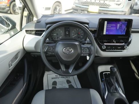 Used 2025 Toyota Corolla LE image 21