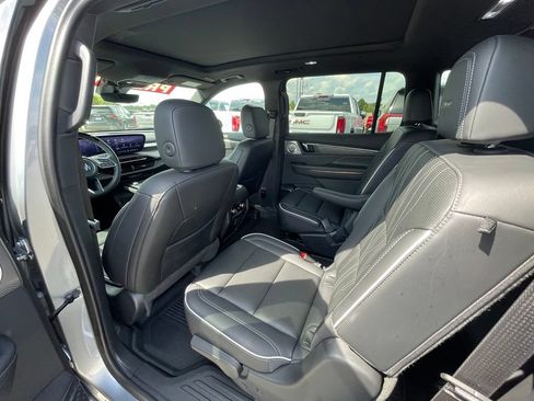 Used 2025 Buick Enclave Avenir w/ Super Cruise Package AWD/4WD image 23