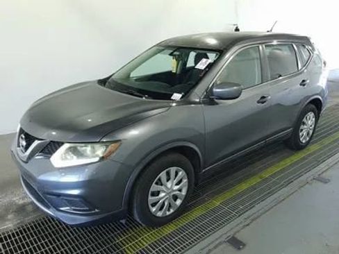Used 2016 Nissan Rogue S FWD image 1