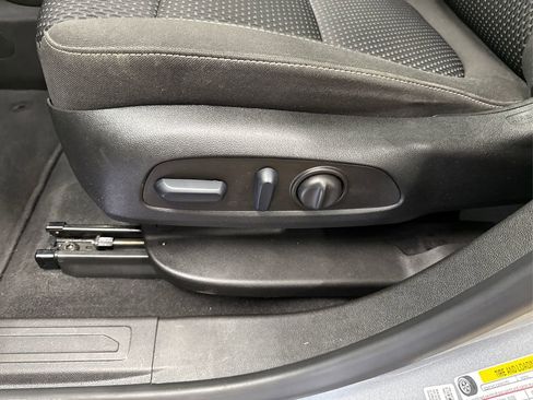 Used 2023 GMC Acadia SLE w/ Driver Convenience Package image 41