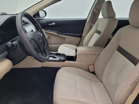Used 2014 Toyota Camry L image 17
