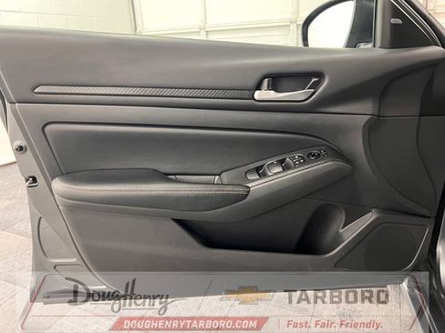 Used 2025 Nissan Altima 2.5 SV FWD image 27
