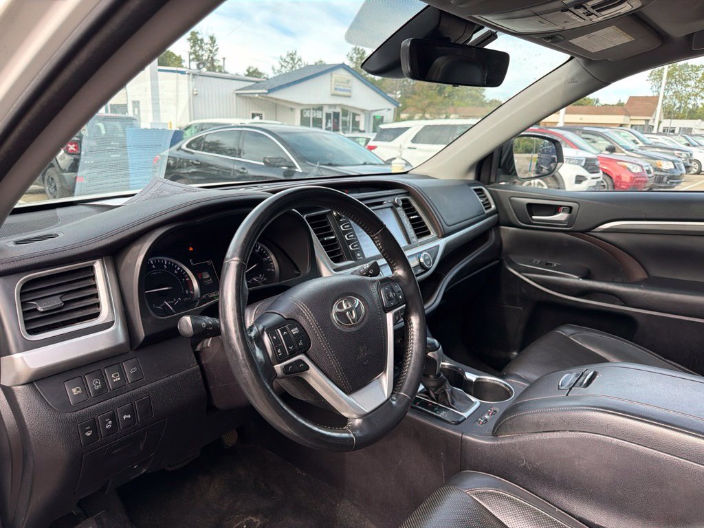 Used 2017 Toyota Highlander Limited AWD/4WD image 12