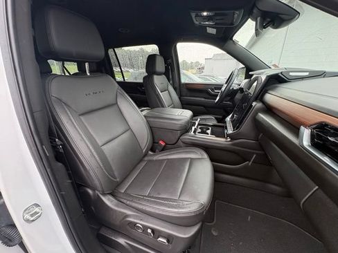 Used 2025 GMC Yukon XL Denali AWD/4WD image 28