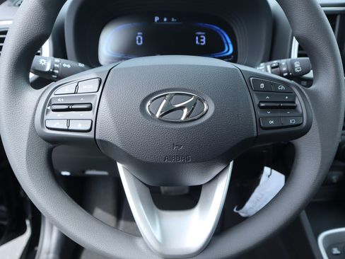 New 2026 Hyundai Venue SE FWD image 2