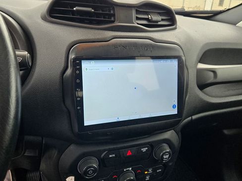 Used 2019 Jeep Renegade Latitude w/ Cold Weather Group image 34