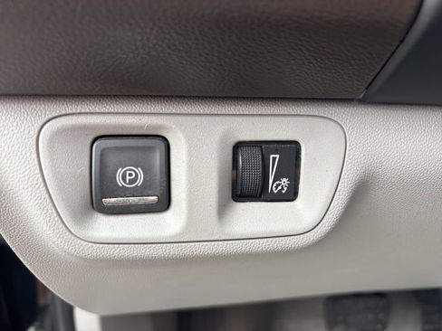 Used 2023 GMC Acadia SLT image 12