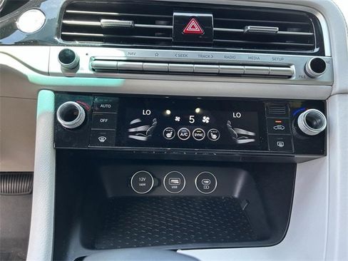 Used 2025 Genesis G70 2.5T image 23