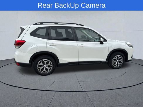 Used 2023 Subaru Forester Premium AWD/4WD image 3