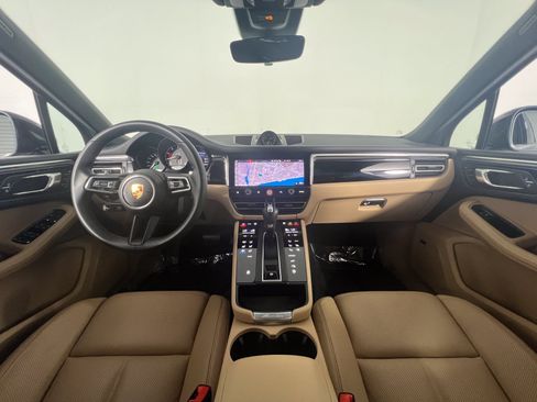 Certified 2026 Porsche Macan AWD/4WD image 13