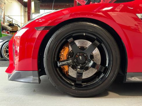 Used 2018 Nissan GT-R Premium AWD/4WD image 3