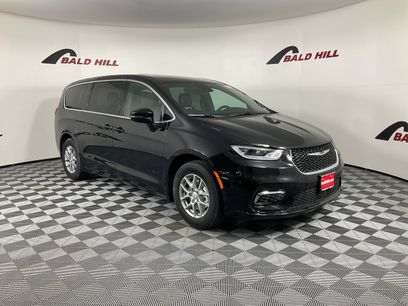 New 2026 Chrysler Pacifica Select