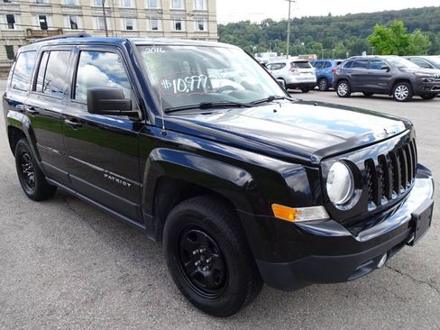 Used 2016 Jeep Patriot Sport w/ Power Value Group AWD/4WD image 4