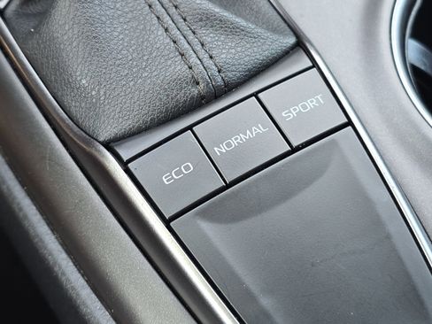 Used 2024 Toyota Camry SE image 7