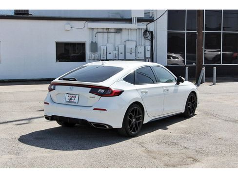 Used 2023 Honda Civic Sport Touring image 3