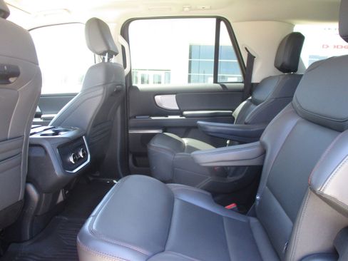 Used 2025 Ford Expedition Max Active AWD/4WD image 17
