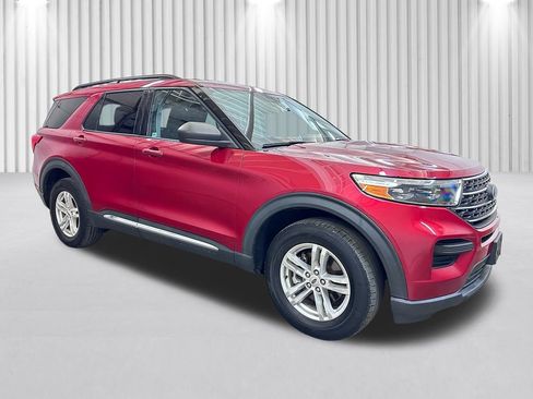 Certified 2022 Ford Explorer XLT image 2