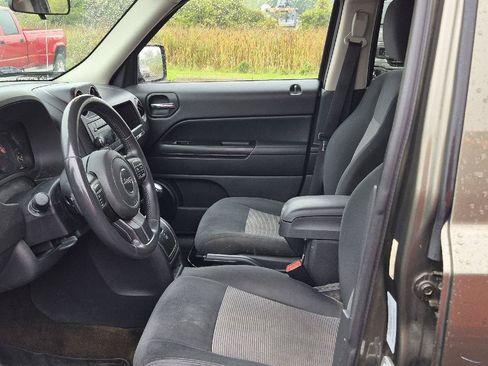 Used 2015 Jeep Patriot Latitude AWD/4WD image 3
