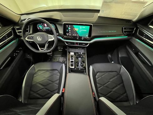 New 2026 Volkswagen Atlas Peak Edition AWD/4WD image 13