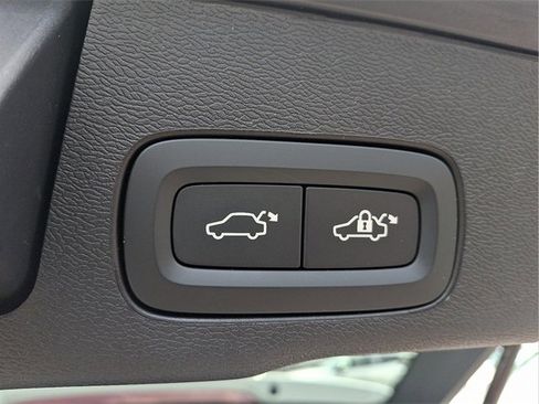 Certified 2025 Volvo XC60 B5 Plus image 27