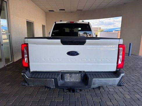 Used 2024 Ford F250 XLT image 3