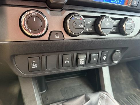 Used 2020 Toyota Tacoma TRD Off-Road w/ TRD Premium Off Road Package image 21