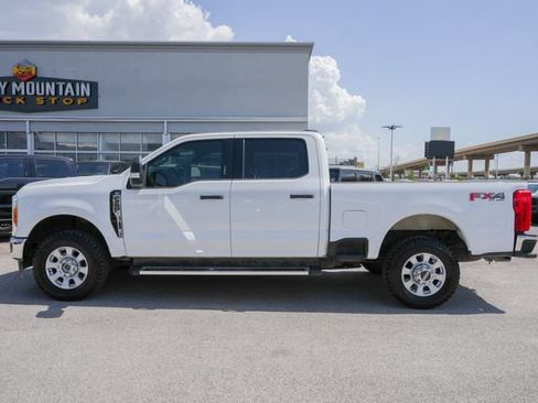Used 2023 Ford F250 XLT w/ FX4 Off-Road Package AWD/4WD image 13
