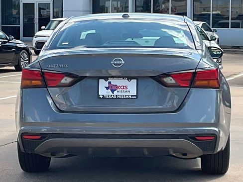 Used 2025 Nissan Altima 2.5 SV FWD image 7