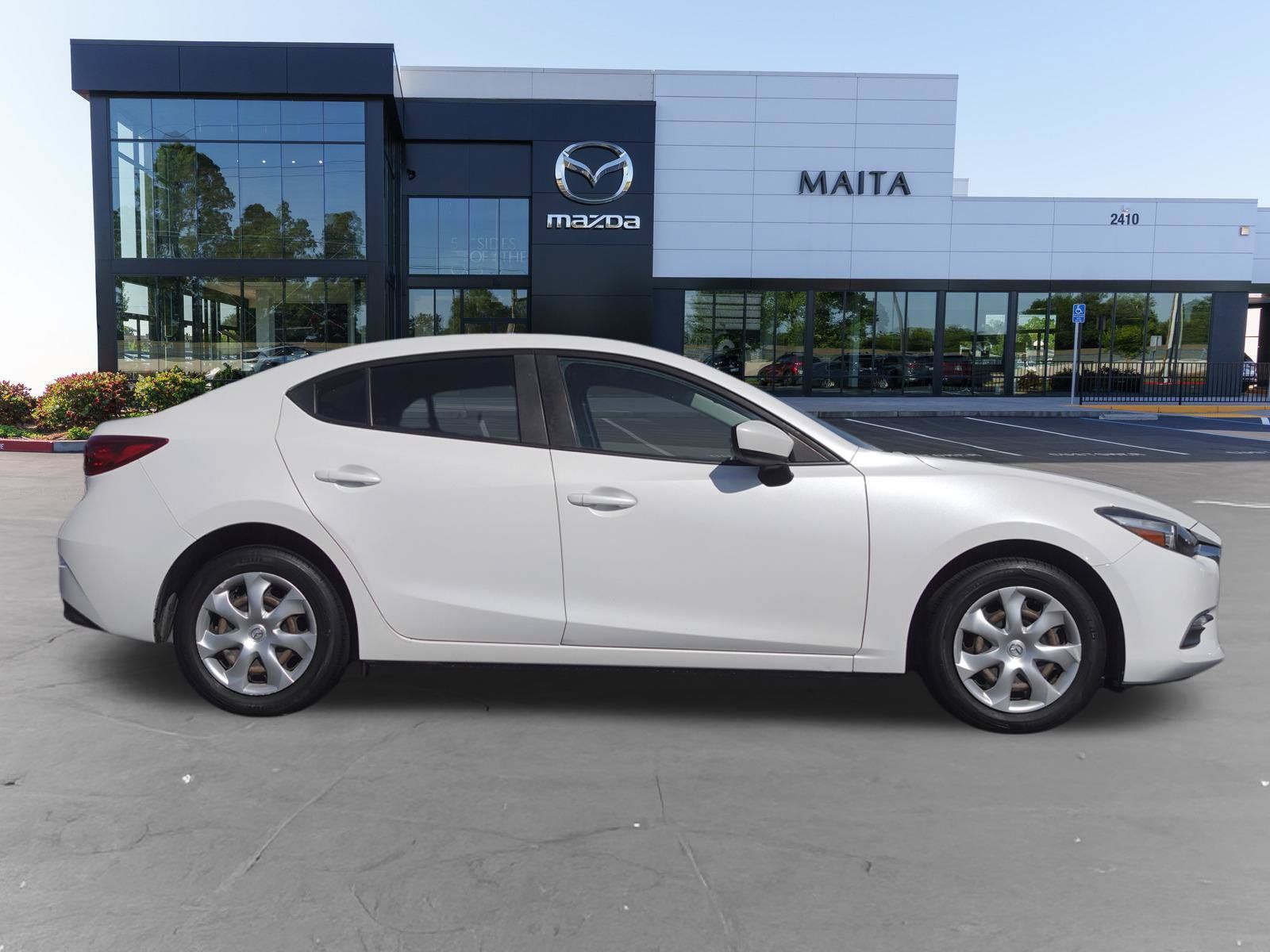 Used 2017 MAZDA MAZDA3 Sport FWD image 2