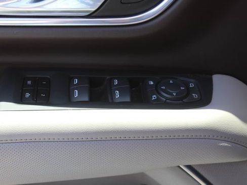 Used 2022 GMC Yukon SLT w/ SLT Premium Package AWD/4WD image 36