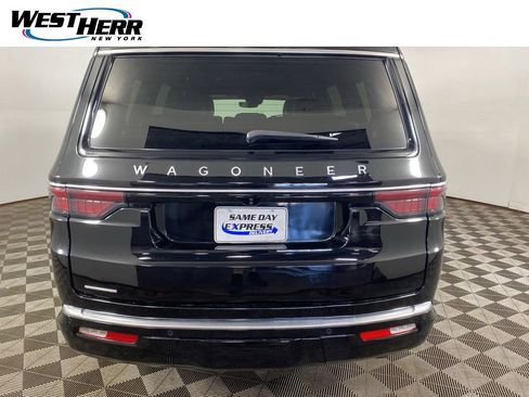 Used 2023 Jeep Wagoneer 4WD w/ Premium Group I image 18
